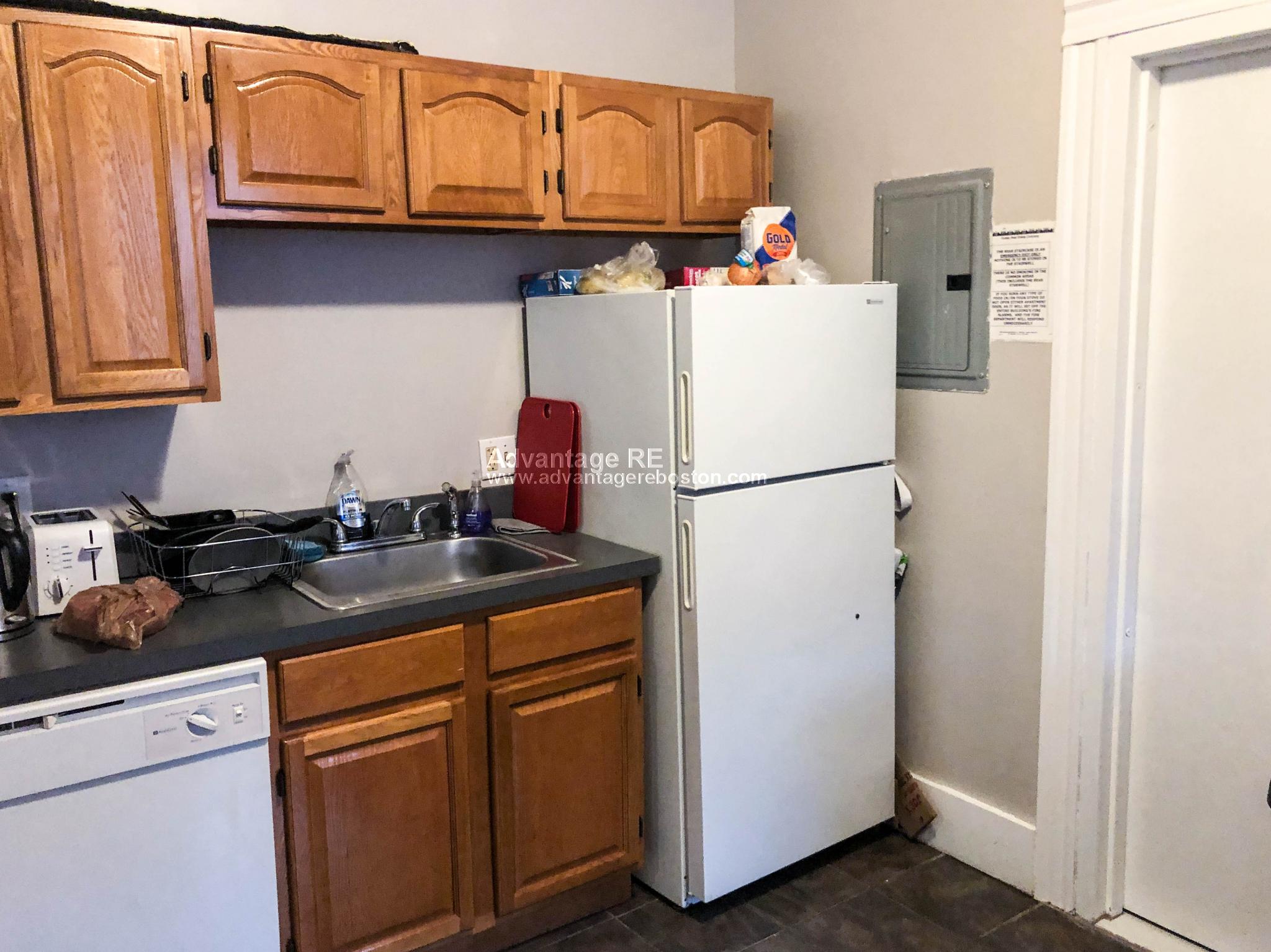 3 bed, 1 bath apartment for rent at 1066 Commonwealth Ave Unit 51, Allston — photo 11 of 28