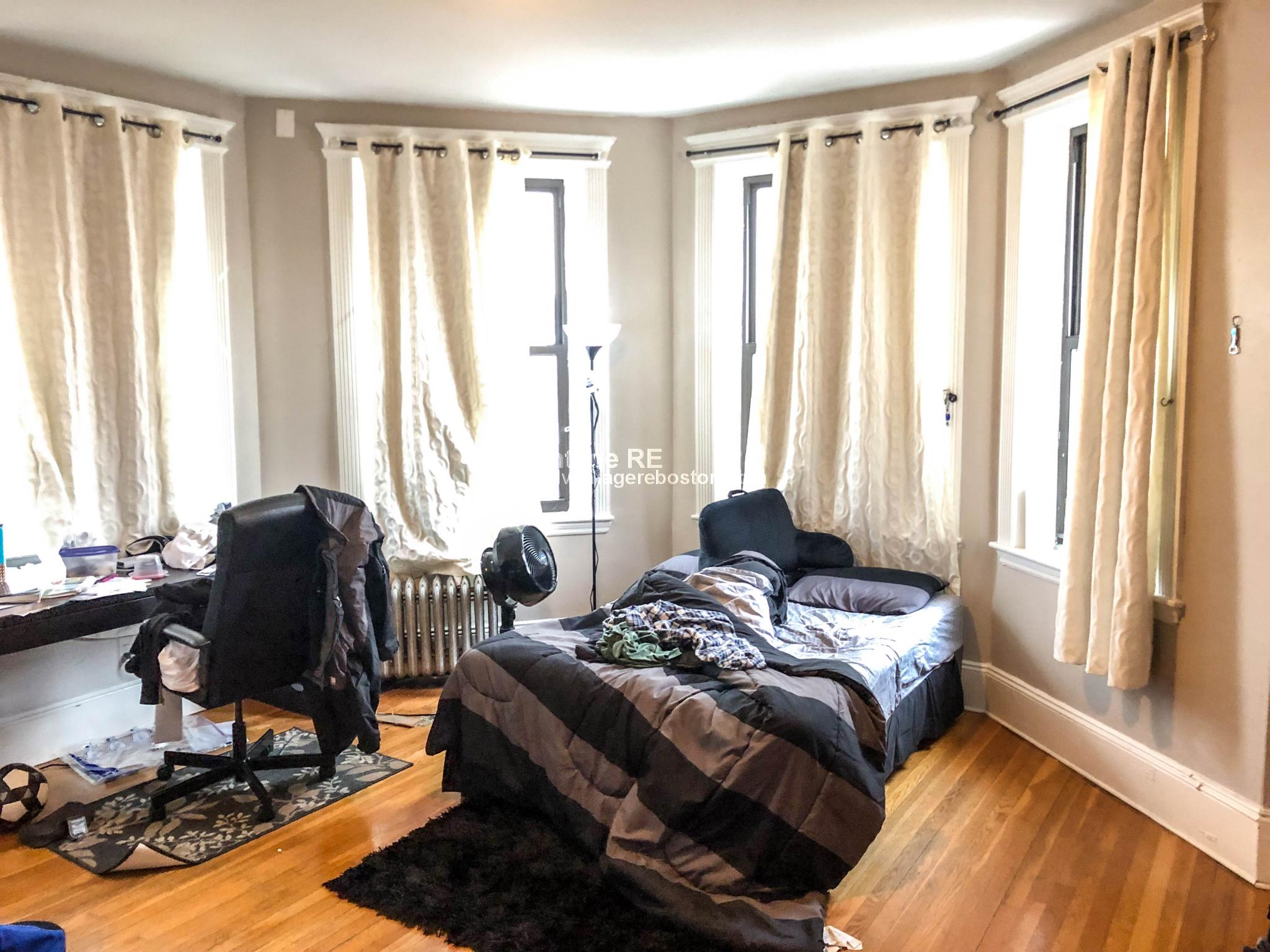 3 bed, 1 bath apartment for rent at 1066 Commonwealth Ave Unit 61, Allston — photo 11 of 27