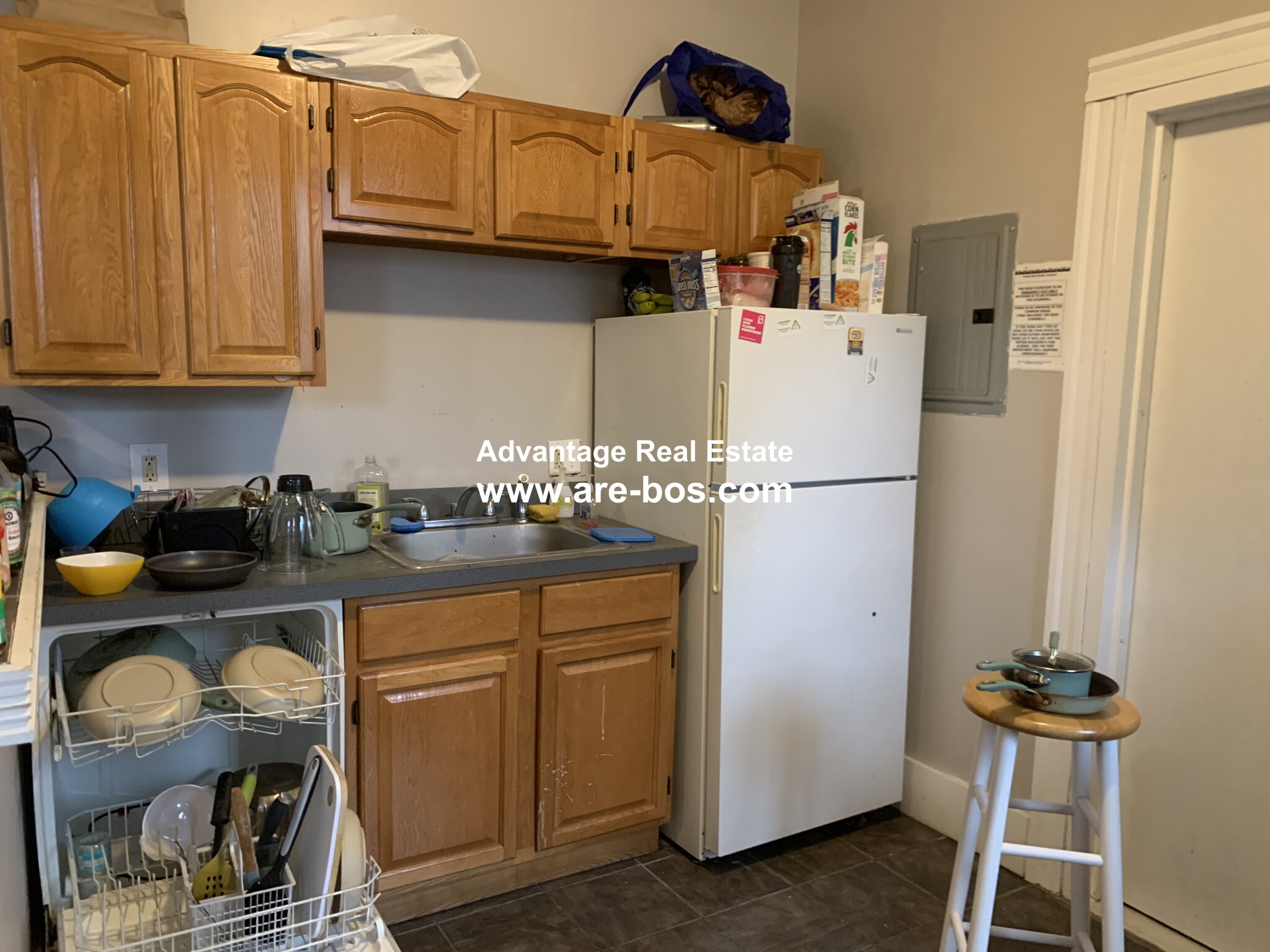 3 bed, 1 bath apartment for rent at 1066 Commonwealth Ave Unit 51, Allston — photo 4 of 28