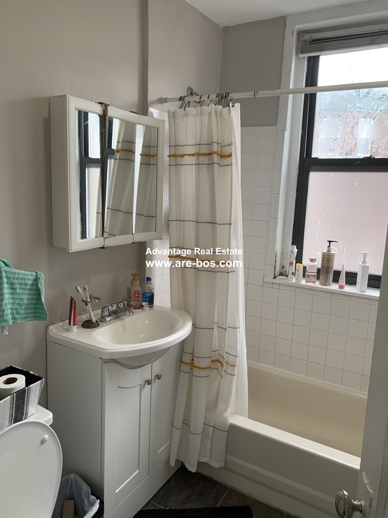 2 bed, 1 bath apartment for rent at 1066 Commonwealth Ave Unit 54, Allston — photo 3 of 40