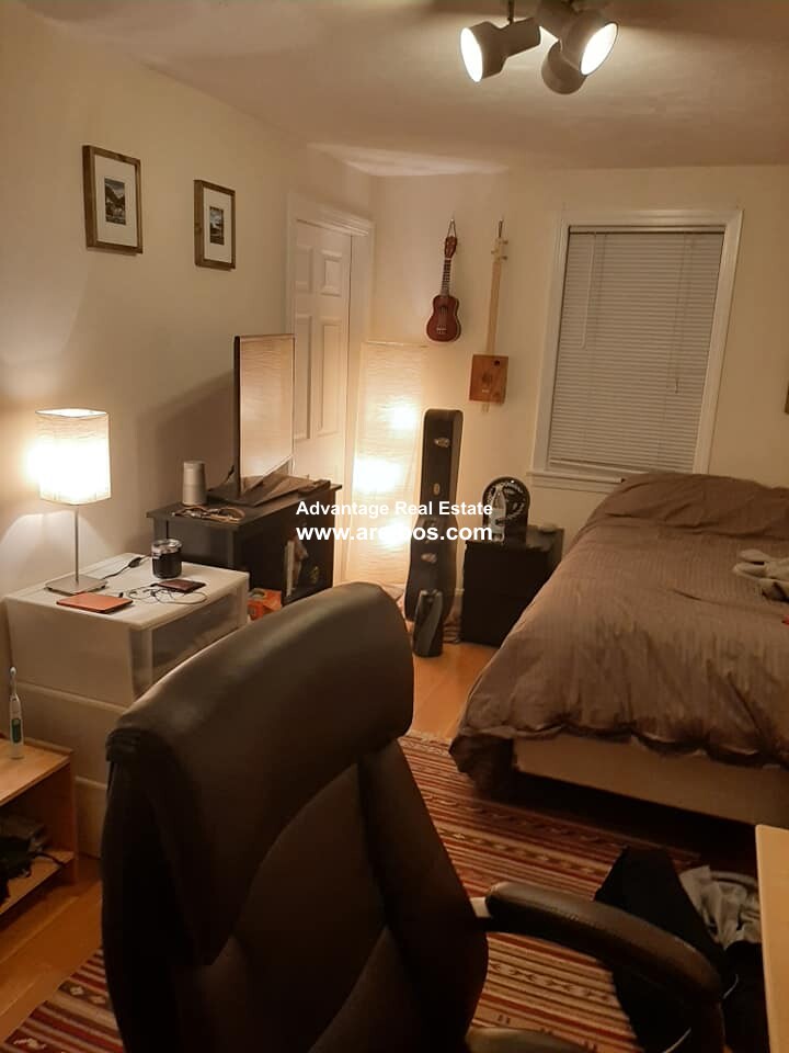 11 Kinross Rd, Brighton