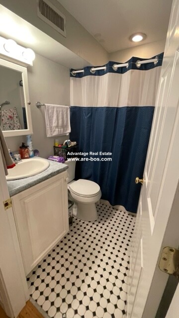 11 Kinross Rd, Brighton