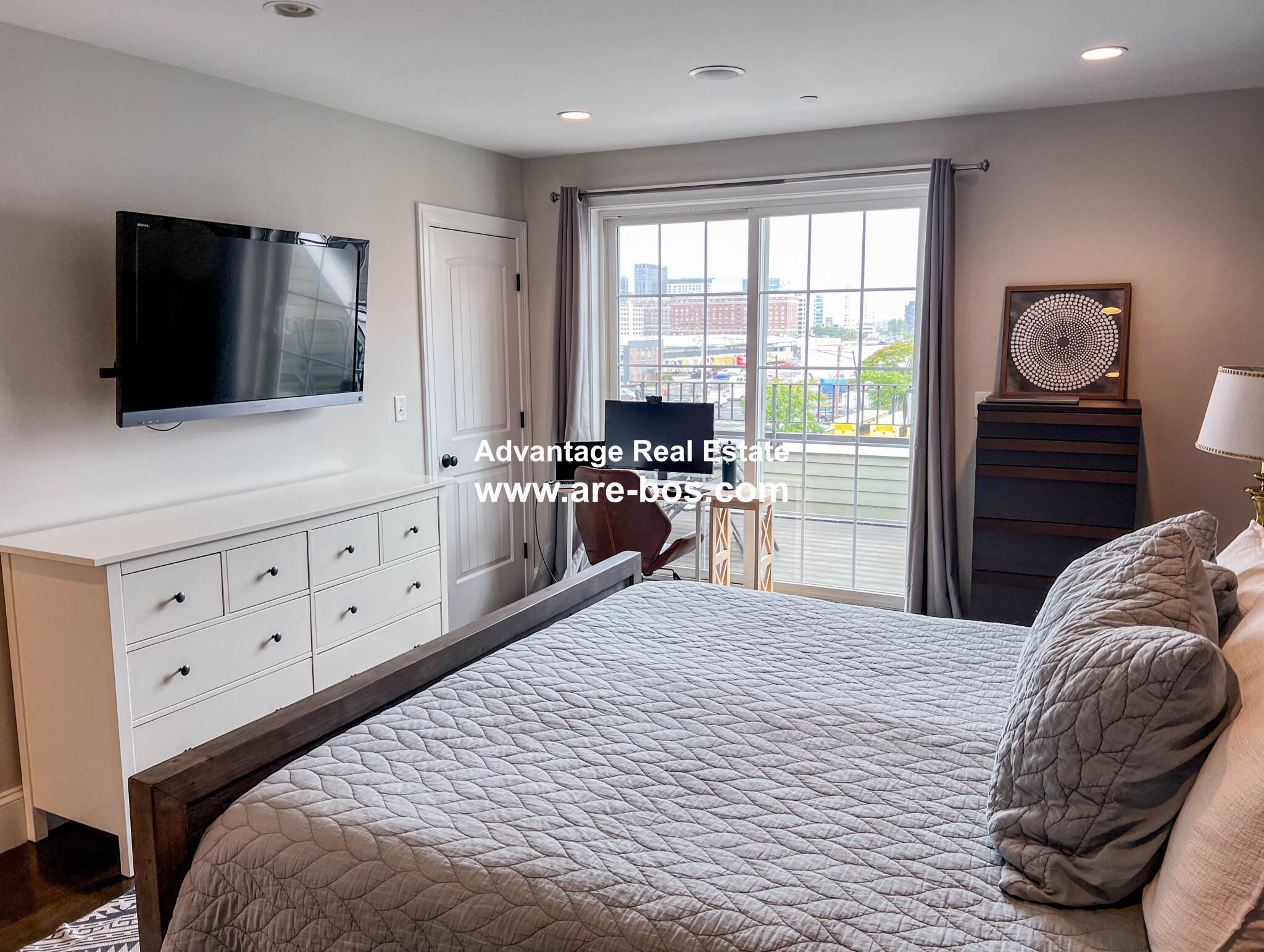 77 Dresser St, South Boston