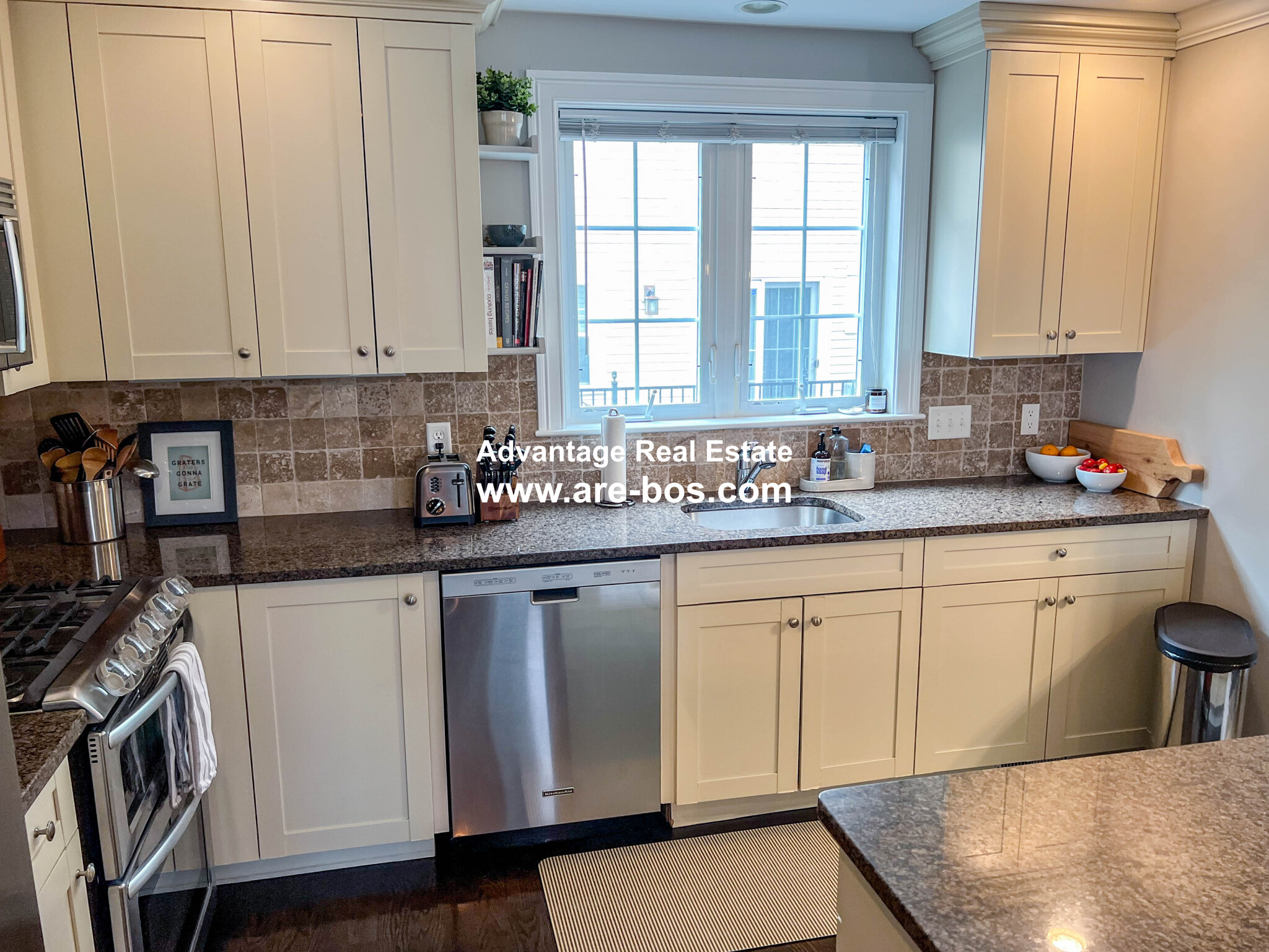 77 Dresser St, South Boston