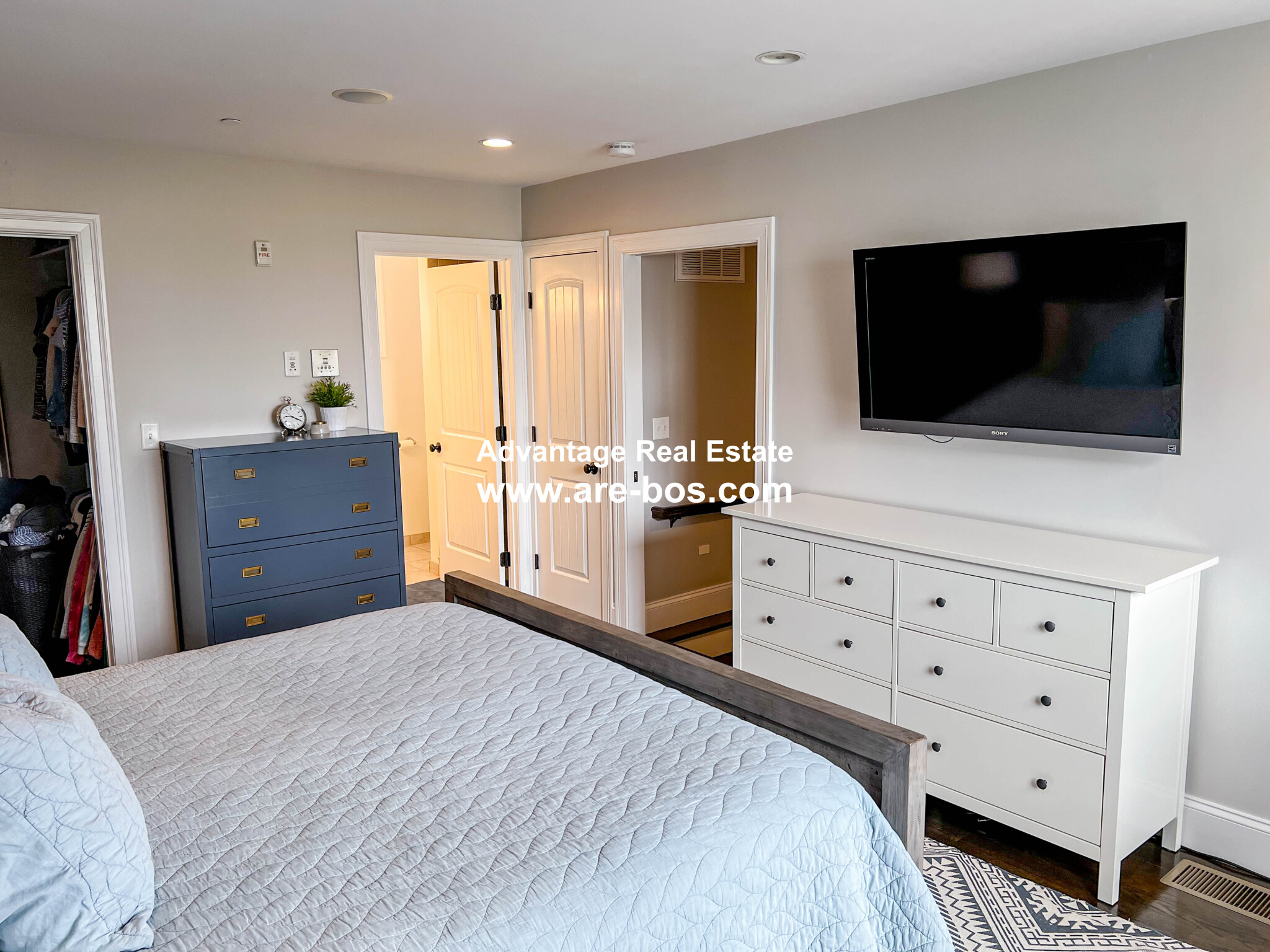 77 Dresser St, South Boston