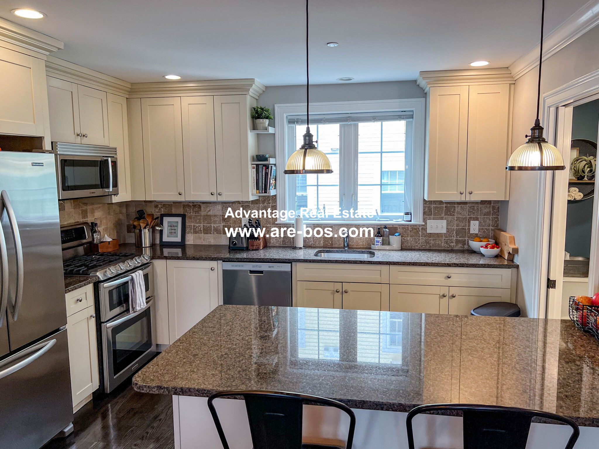 77 Dresser St, South Boston