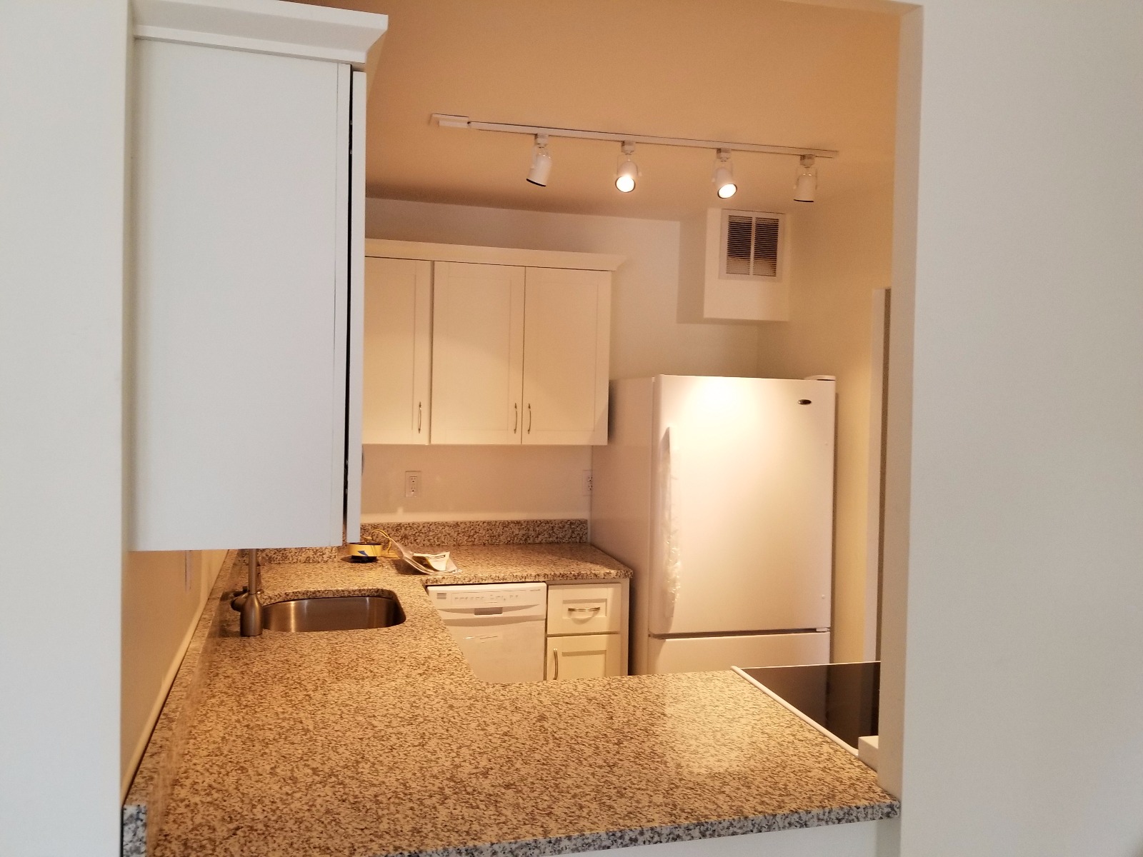 1 bed, 1 bath apartment for rent at 60 Babcock St Unit 014, Coolidge Corner — photo 2 of 8