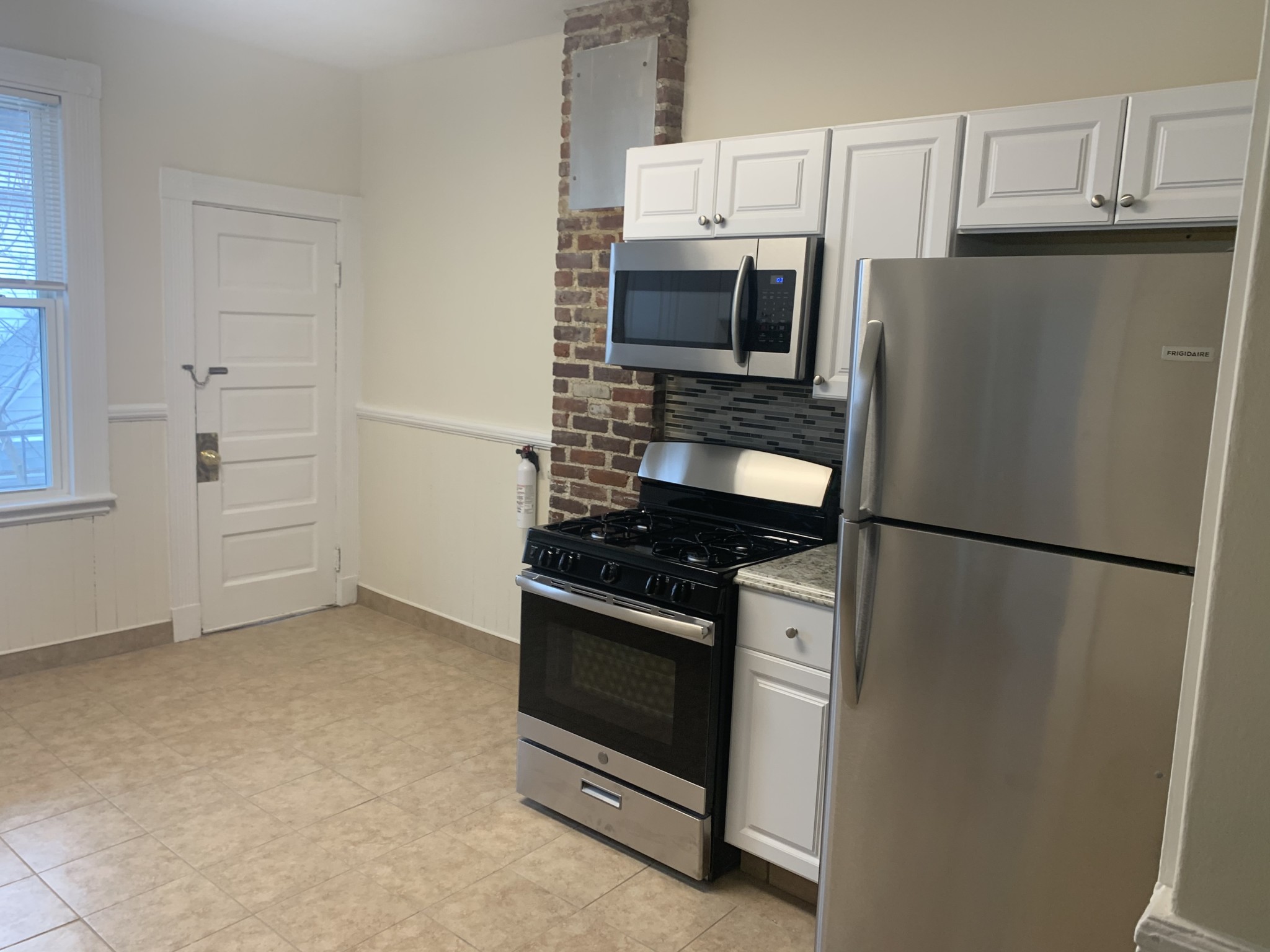 3 bed, 1 bath apartment for rent at 42 Brackett St Unit 4, Brighton — photo 2 of 5