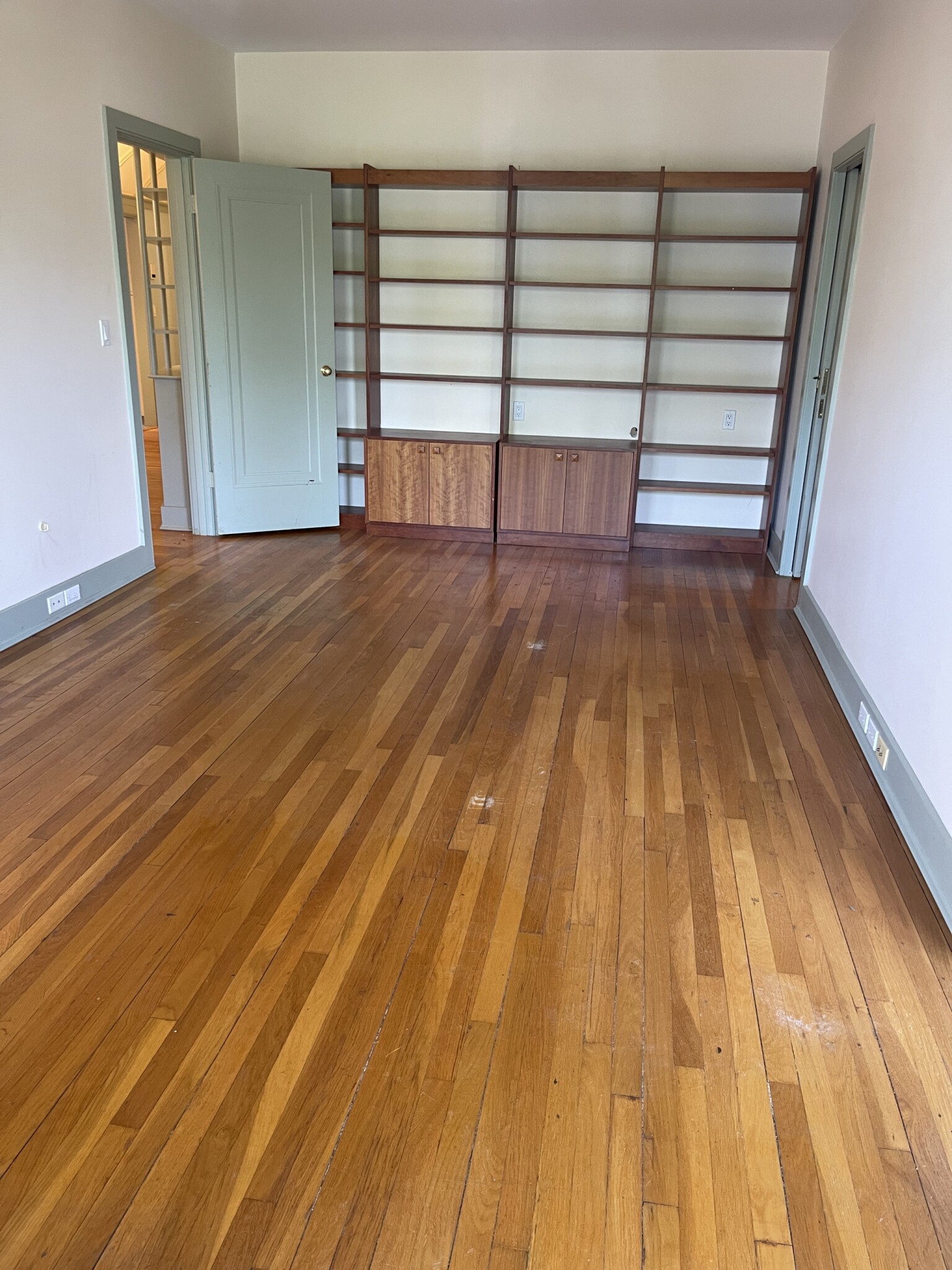 439 Washington St, Brookline Hills