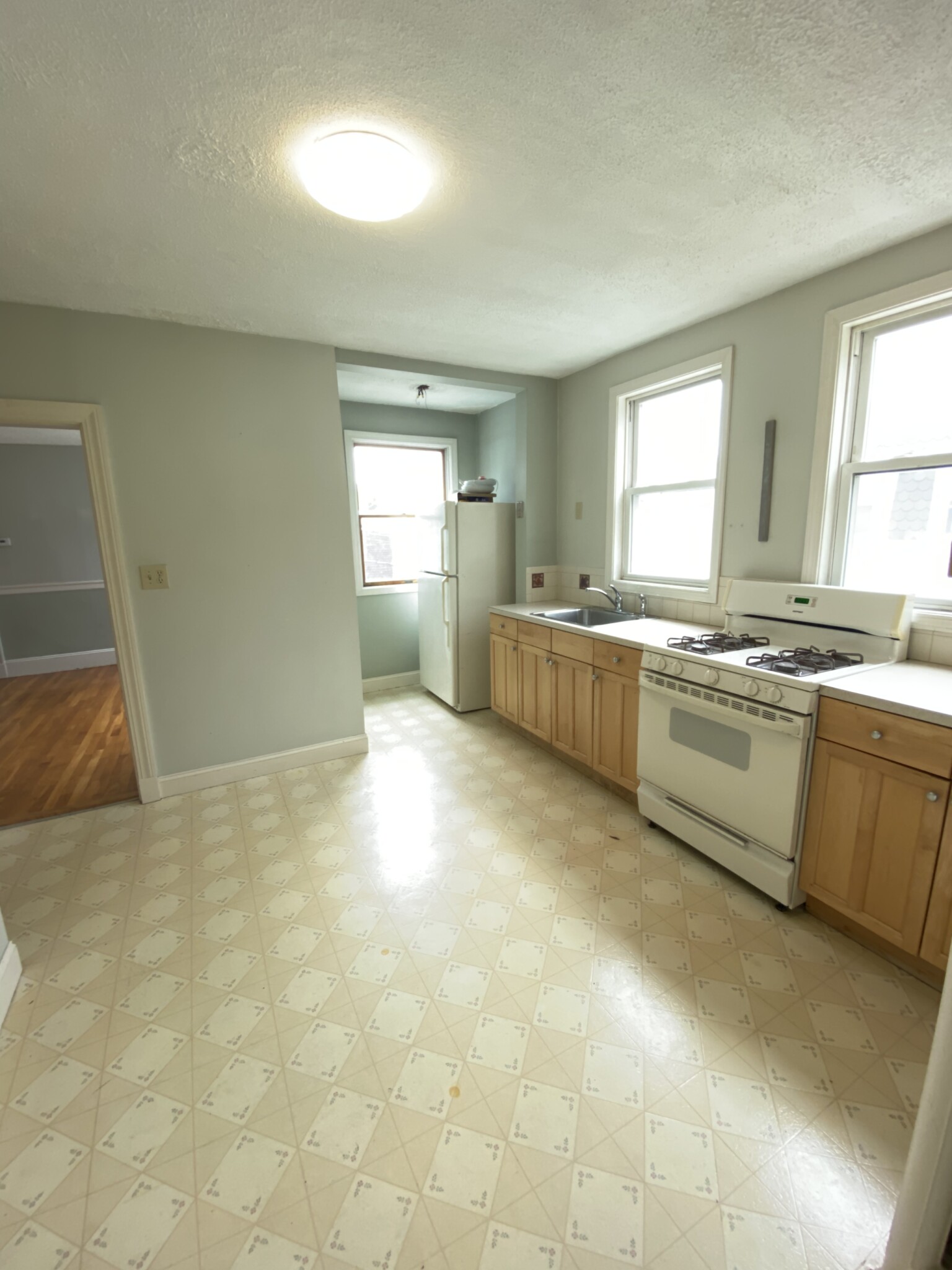 77 Easton St, Allston