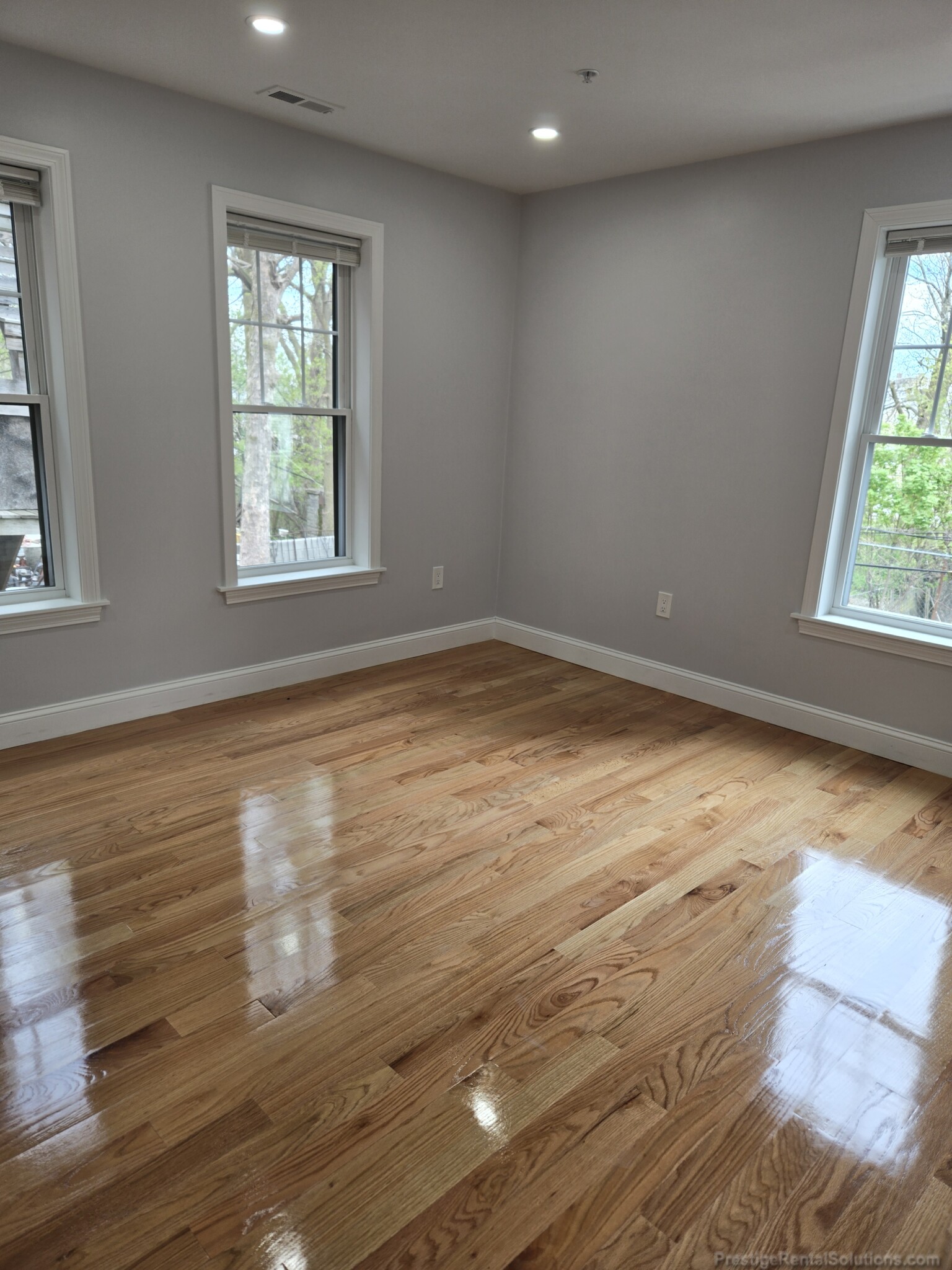 7 Woodville St, Roxbury