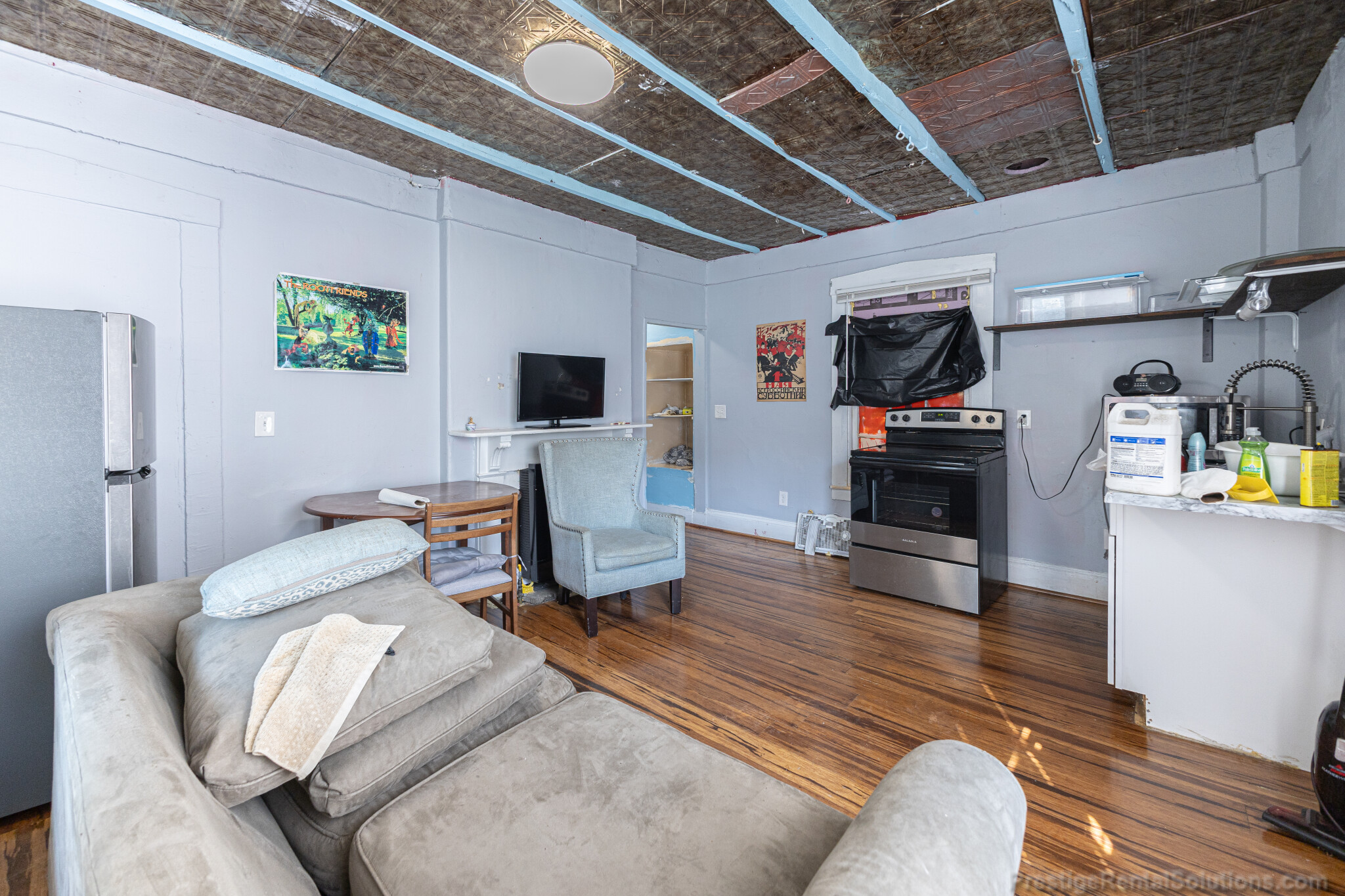 2 Appian Way - 2,300USD / month