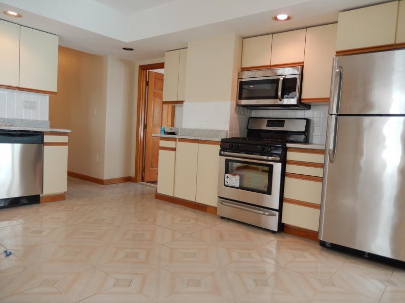 4 bed, 1 bath apartment for rent at 166 Leyden St Unit 1, East Boston