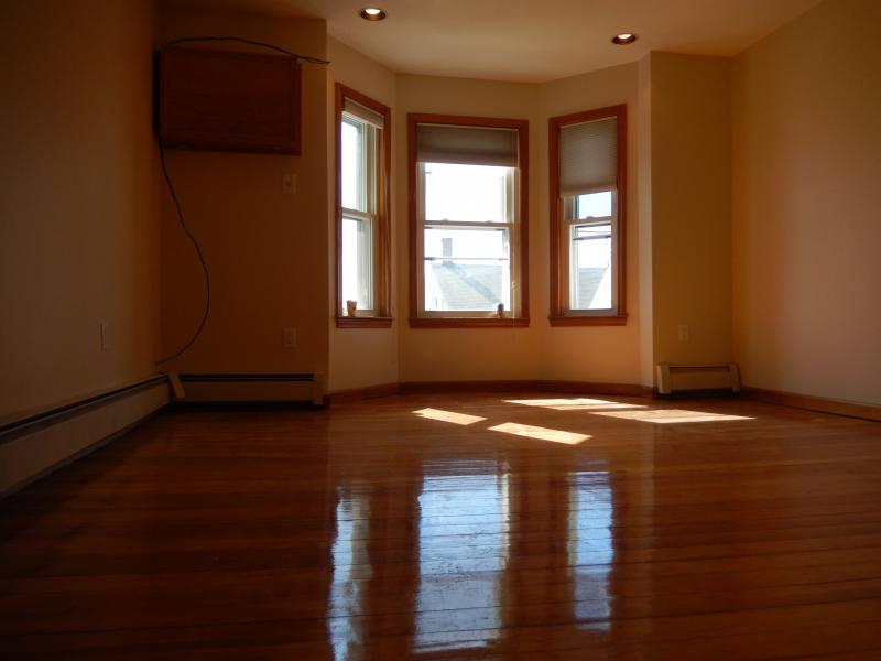 4 bed, 1 bath apartment for rent at 166 Leyden St Unit 2, East Boston — photo 3 of 4