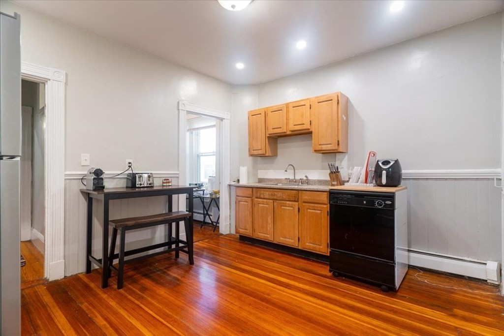 Photo 4 of 862 Huntington Ave. Unit 2