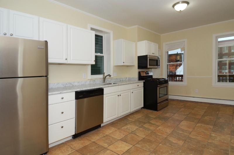 4 bed, 1 bath apartment for rent at 261 Havre St Unit 2, East Boston