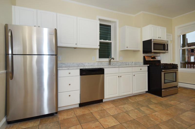 4 bed, 1 bath apartment for rent at 261 Havre St Unit 2, East Boston — photo 4 of 7