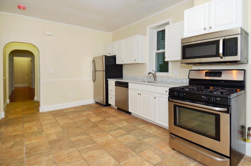 4 bed, 1 bath apartment for rent at 261 Havre St Unit 2, East Boston — photo 2 of 7