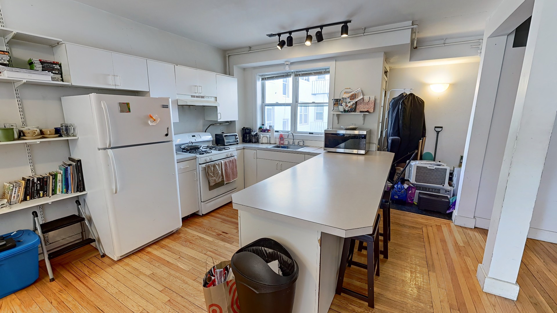 1109 Boylston St, Back Bay