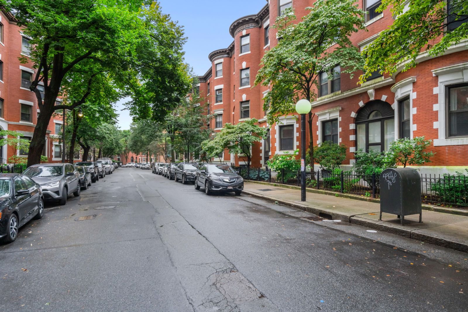 84 Gainsborough St, Fenway