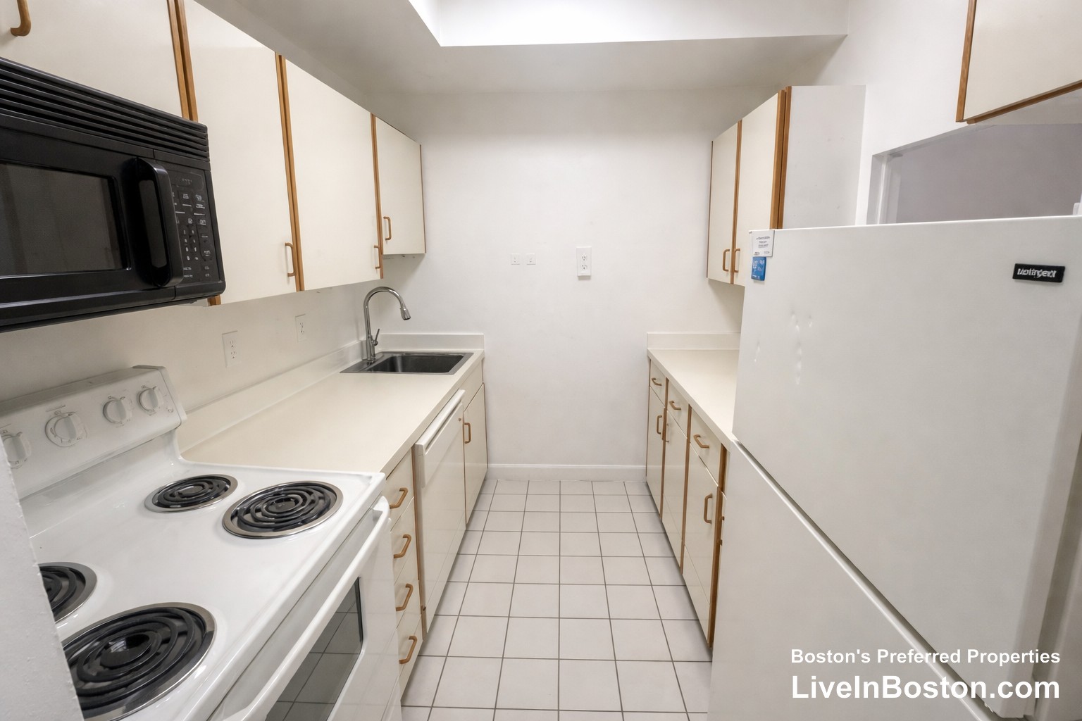 Photos of apartment on Euston Rd.,Boston MA 02135