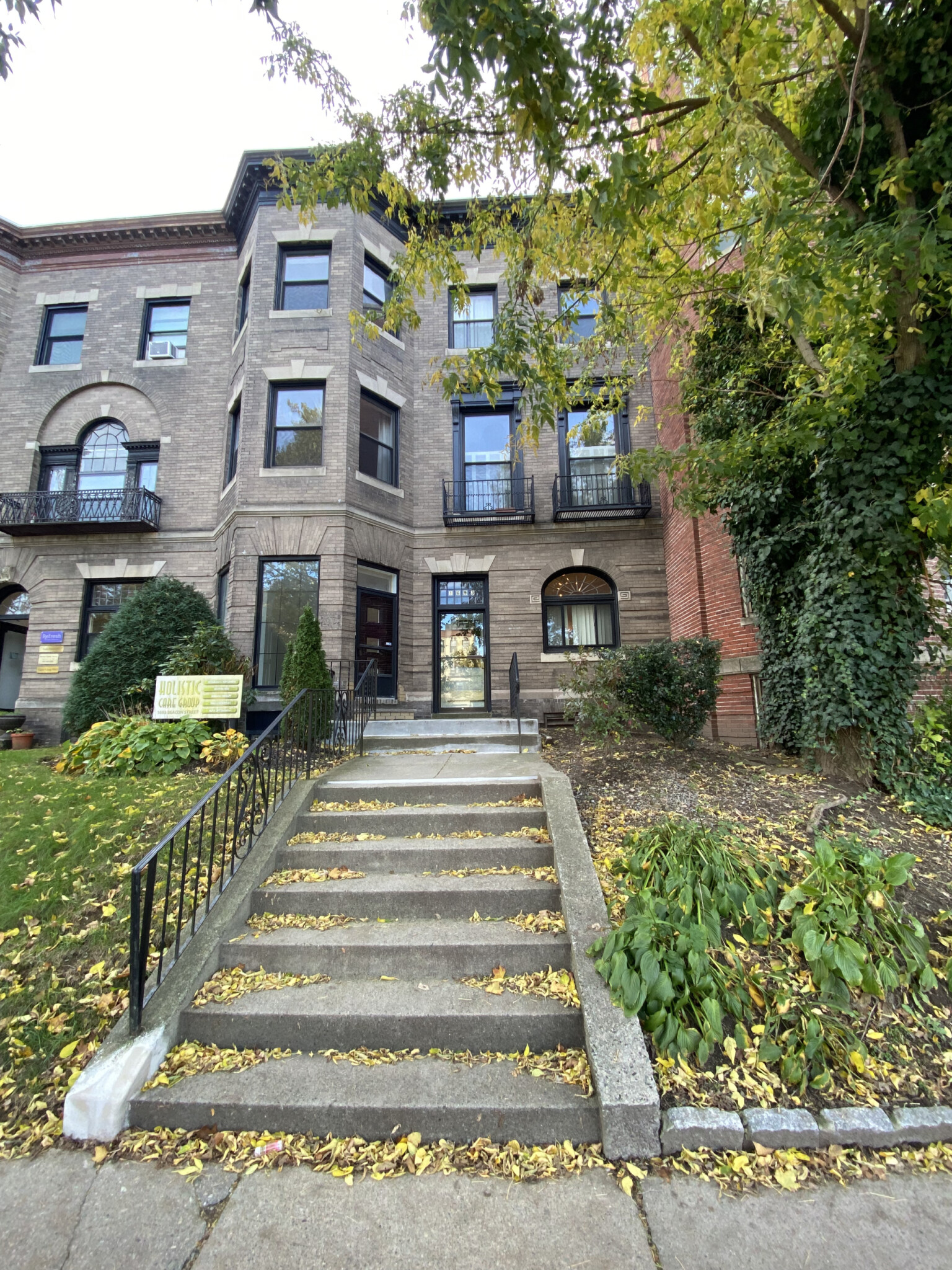 1963 Beacon St, Washington Square