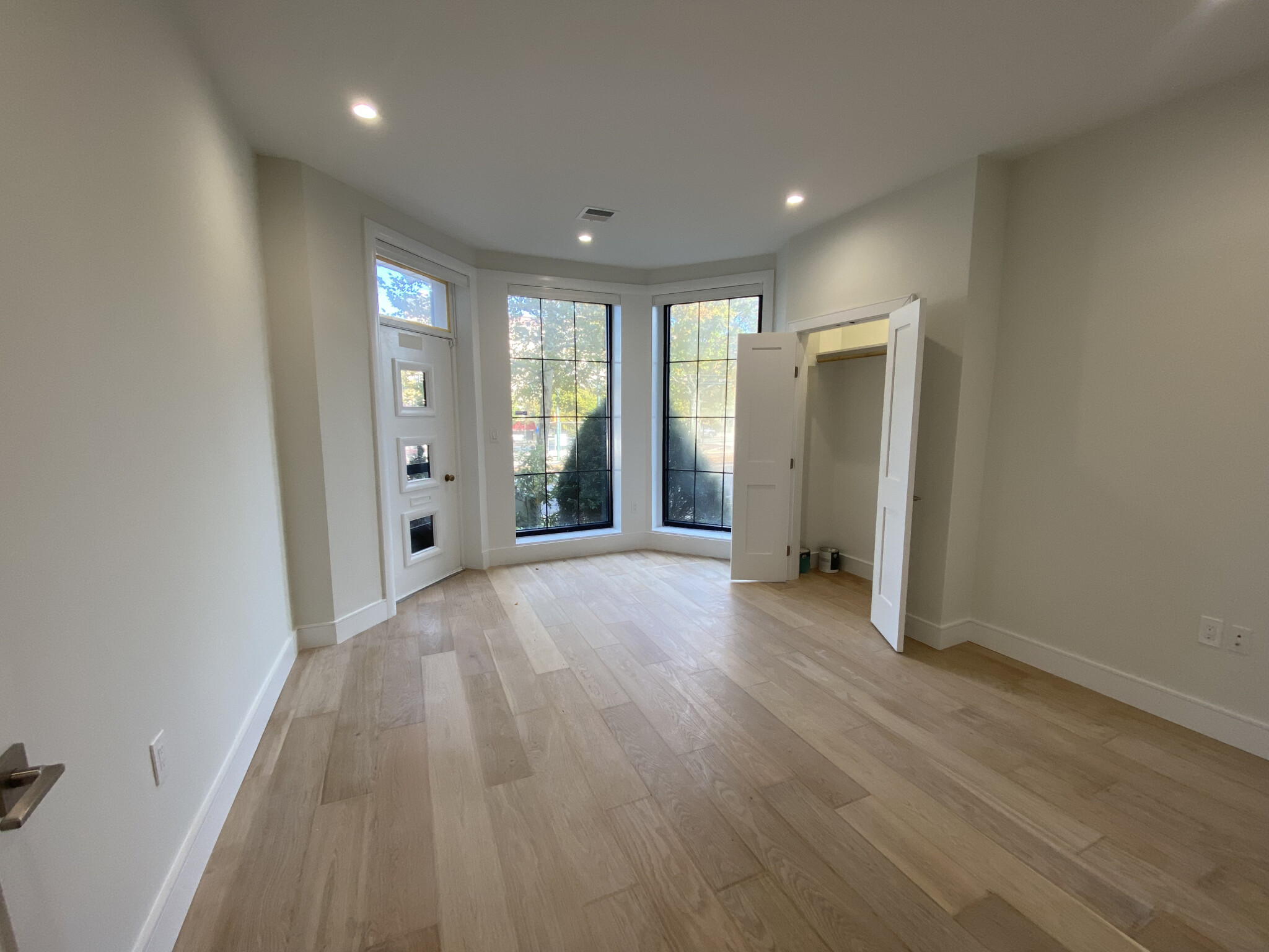 1963 Beacon St, Washington Square