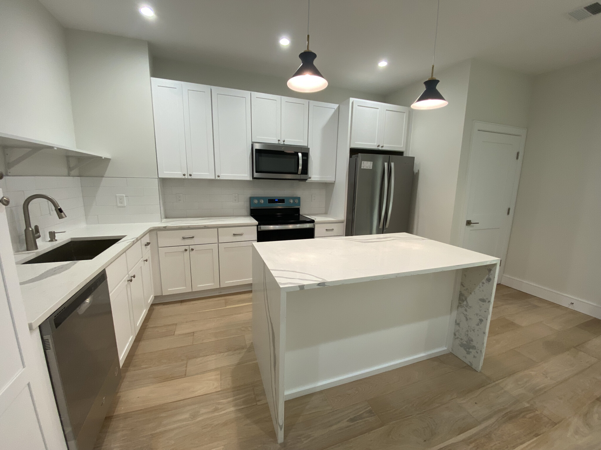 1963 Beacon St, Washington Square