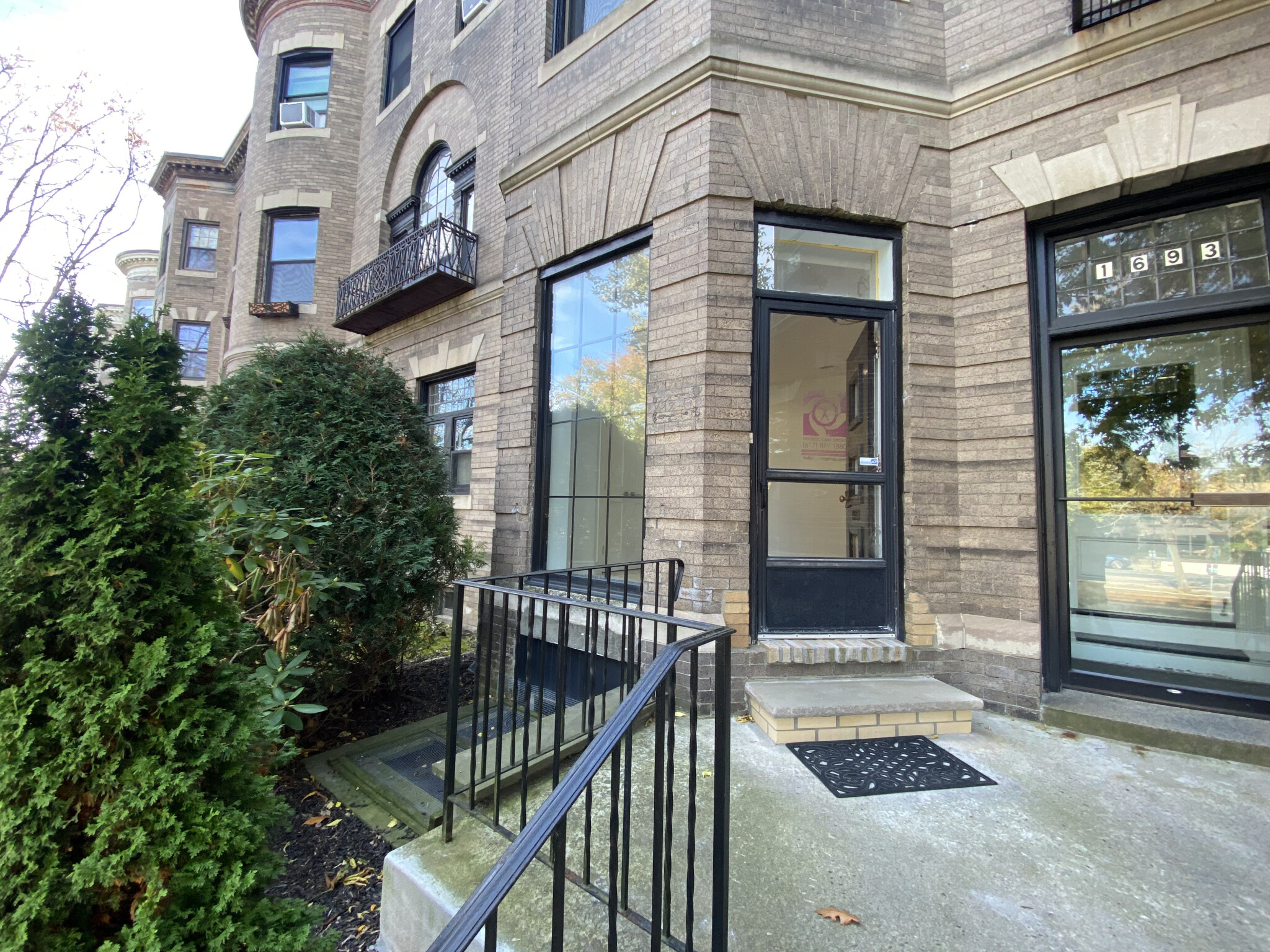 1963 Beacon St, Washington Square