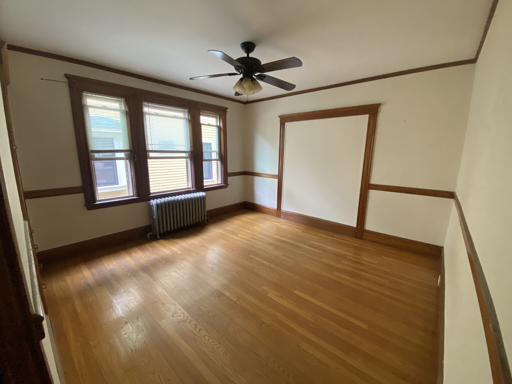 33 Iroquois St, Mission Hill