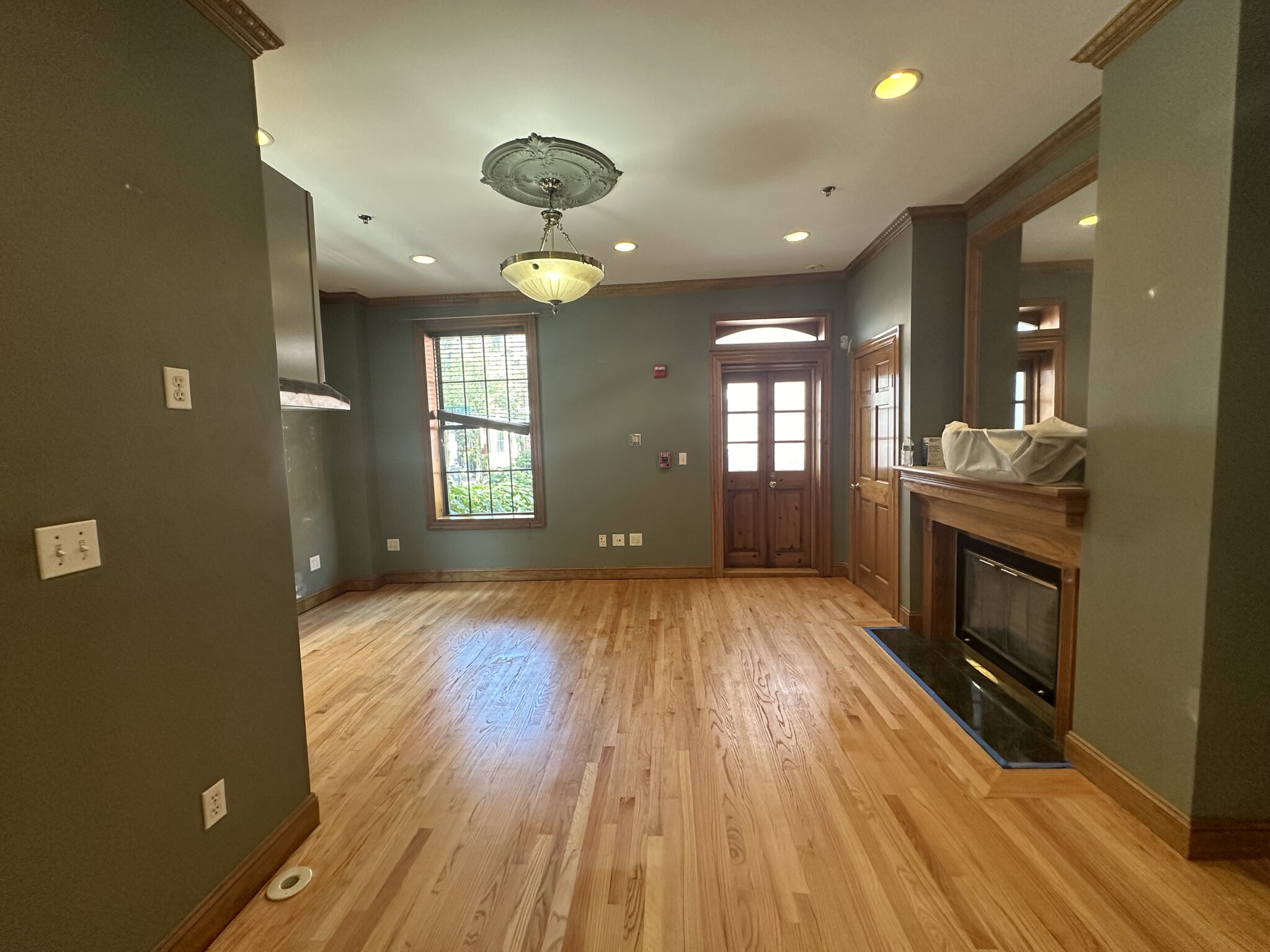 57 Gainsborough St, Fenway