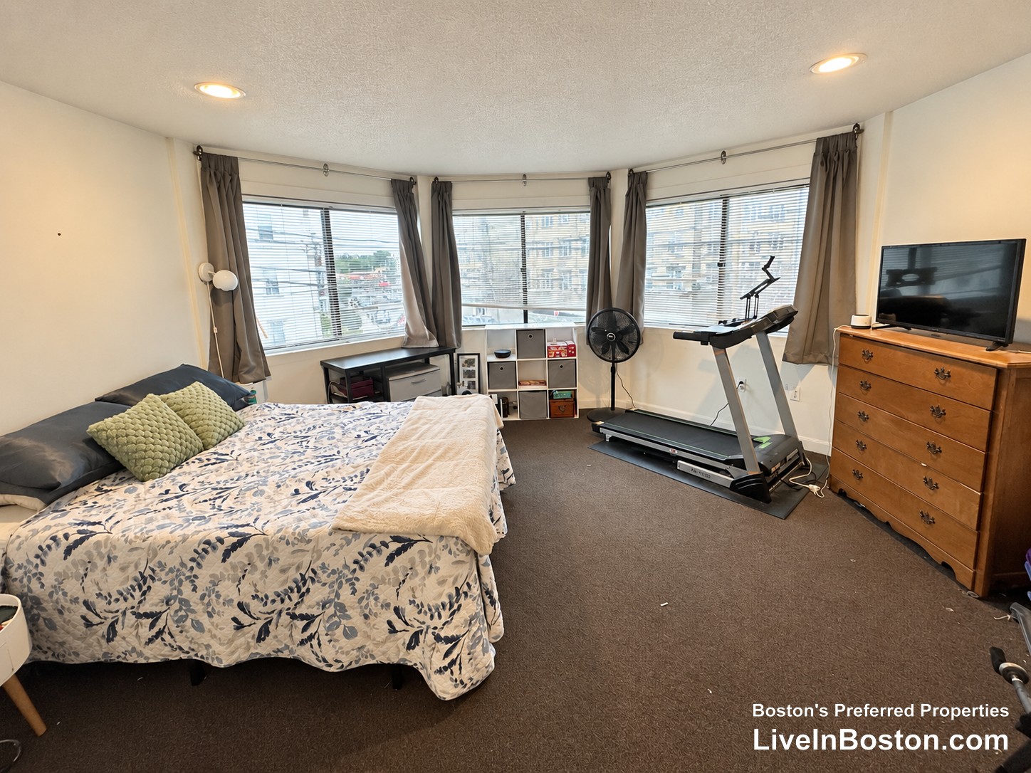 Photos of apartment on Euston Rd.,Boston MA 02135