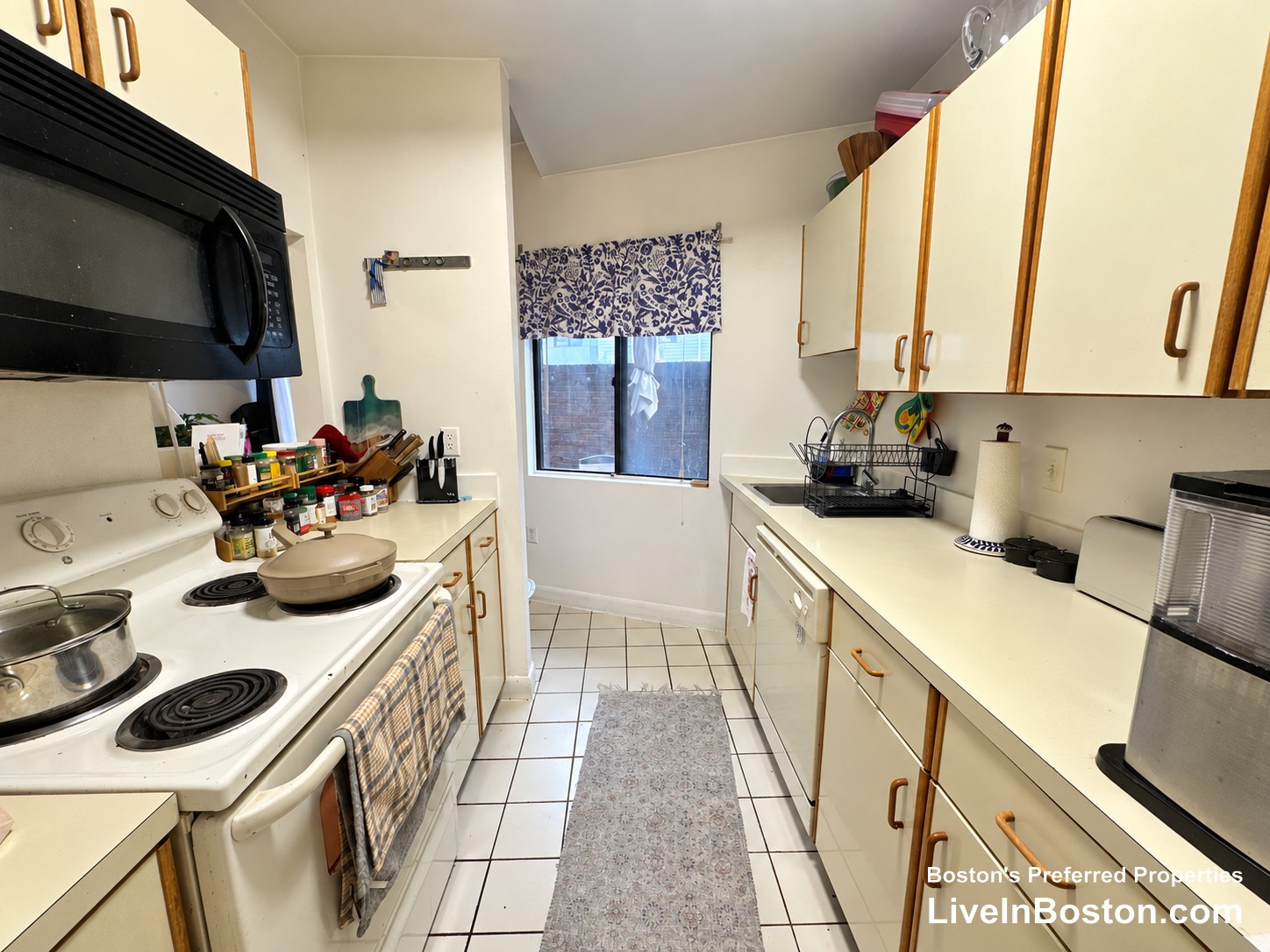 Photos of apartment on Euston Rd.,Boston MA 02135