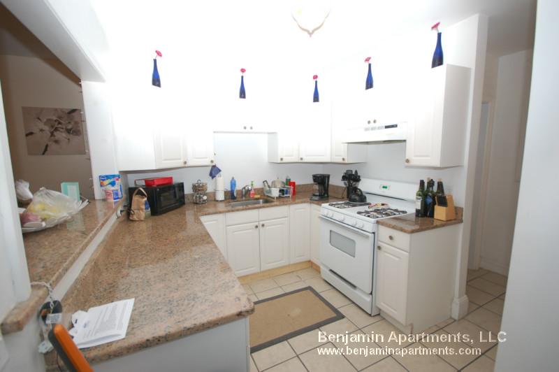 4 bed, 1 bath apartment for rent at 55 Egmont St Unit 5, Coolidge Corner — photo 2 of 6