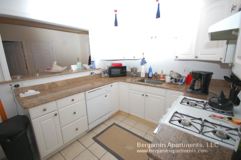 4 bed, 1 bath apartment for rent at 55 Egmont St Unit 5, Coolidge Corner — photo 5 of 6