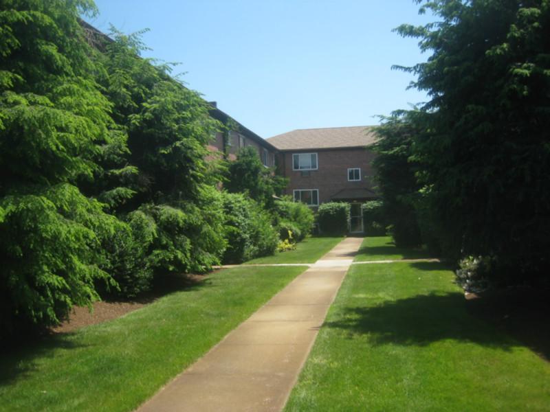 48 Bryon Rd, Chestnut Hill