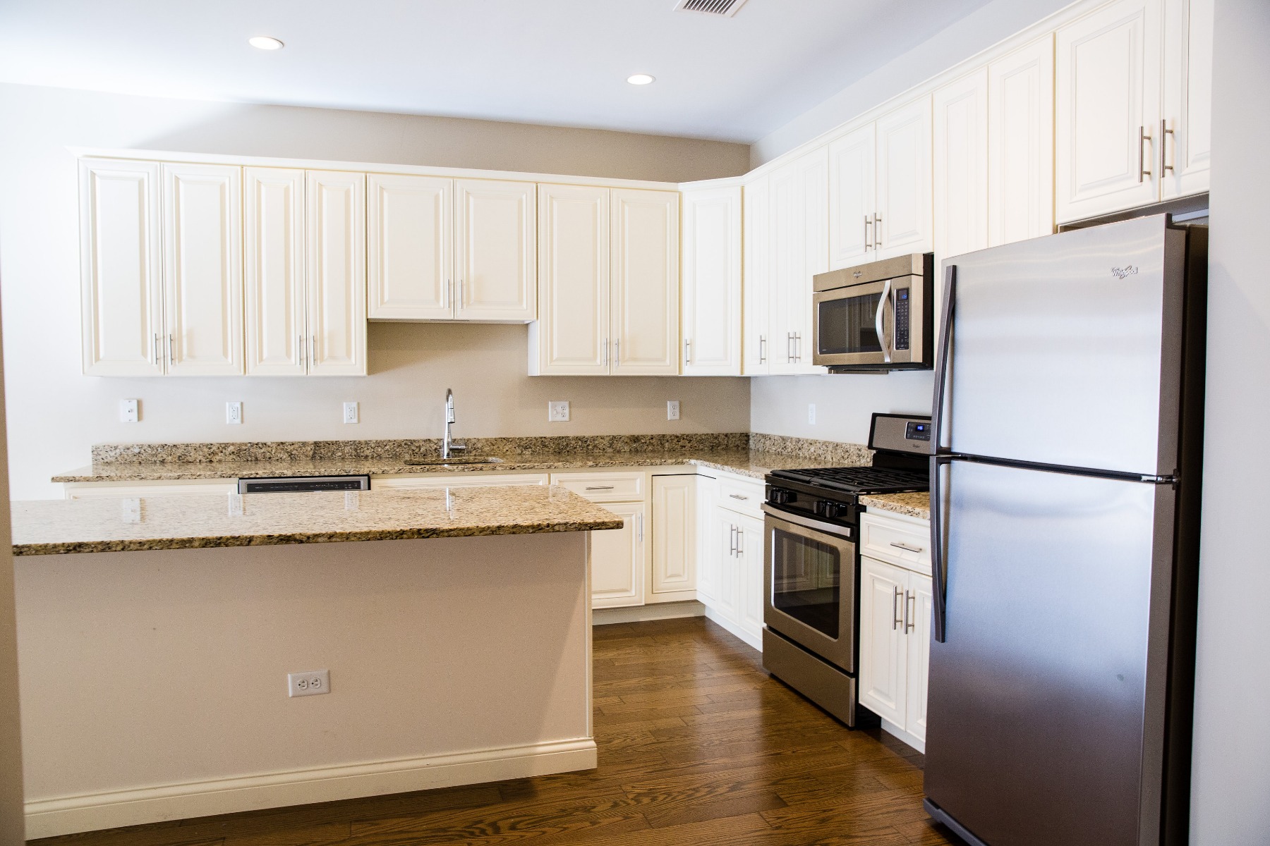 375 Market St, Oak Square