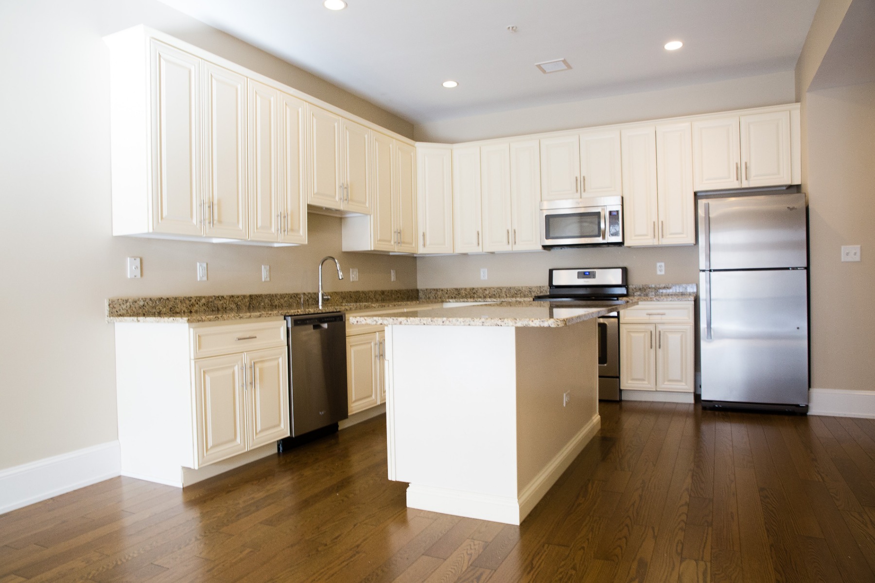 375 Market St, Oak Square