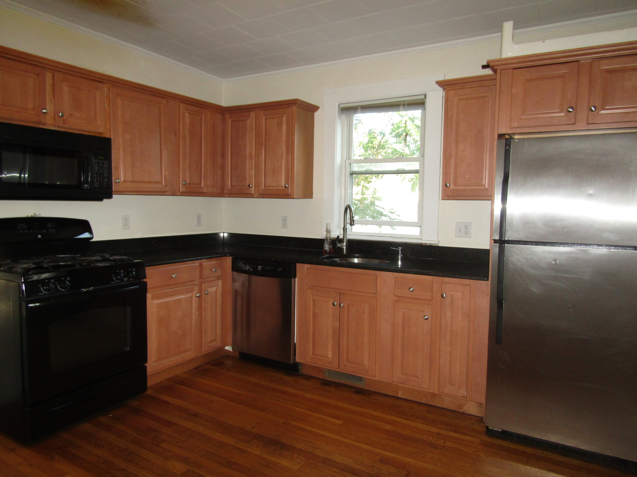 4 bed, 2 bath apartment for rent at 167 Charles St Unit 3, Waltham — photo 3 of 16