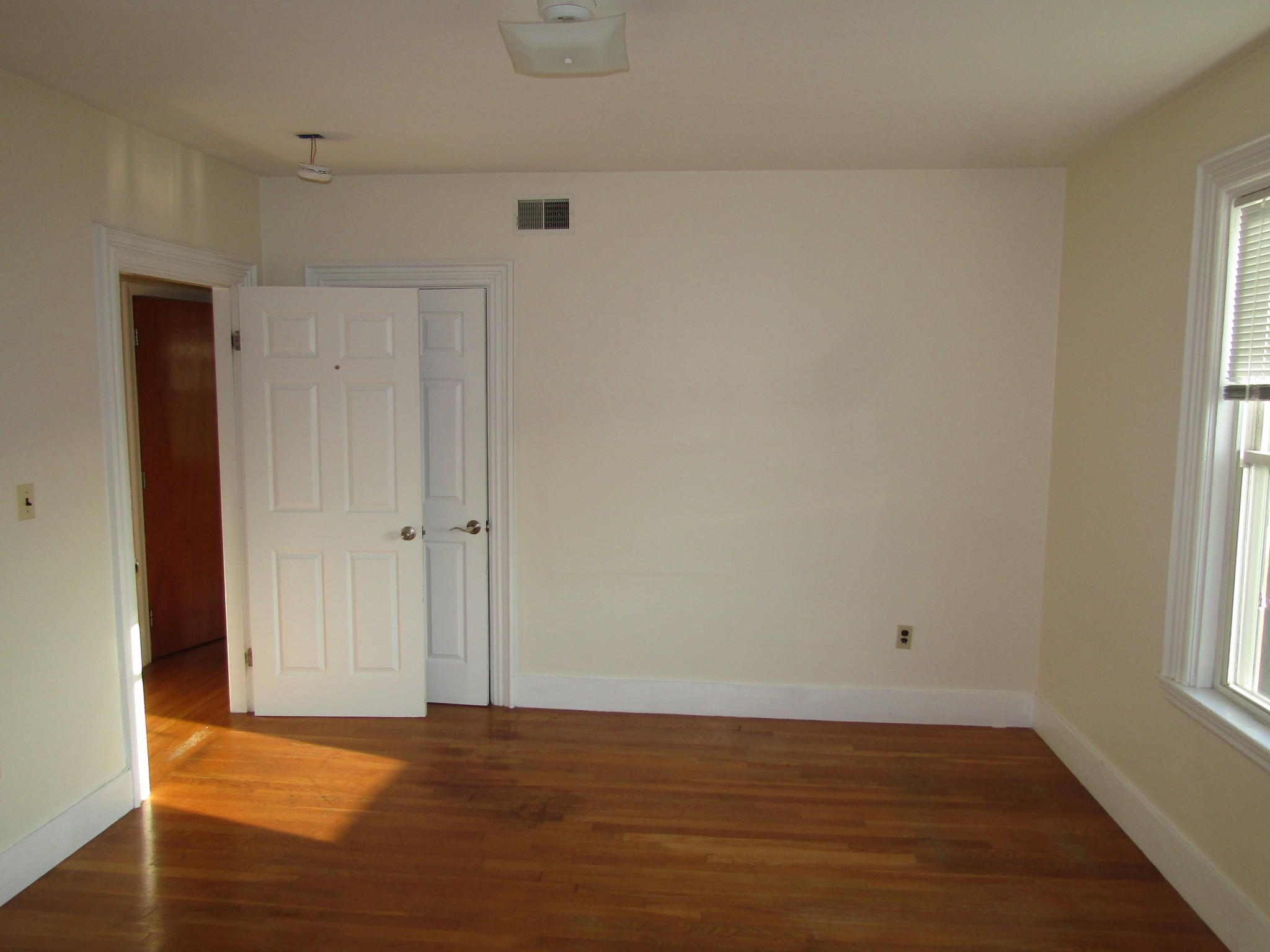 4 bed, 2 bath apartment for rent at 167 Charles St Unit 3, Waltham — photo 5 of 16