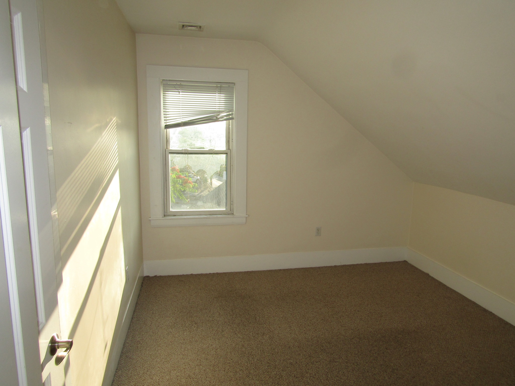 4 bed, 2 bath apartment for rent at 167 Charles St Unit 3, Waltham — photo 7 of 16