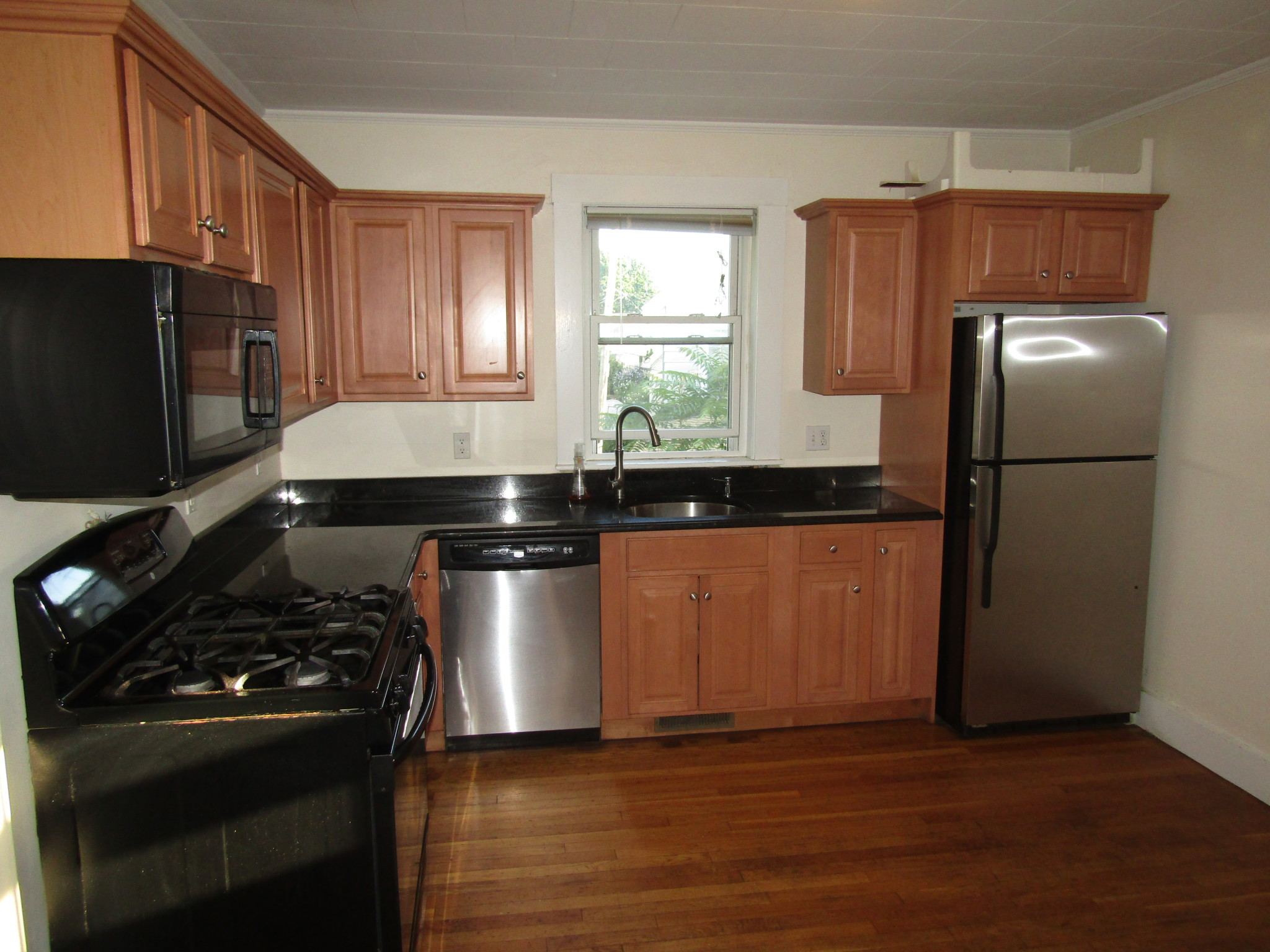 4 bed, 2 bath apartment for rent at 167 Charles St Unit 3, Waltham — photo 2 of 16