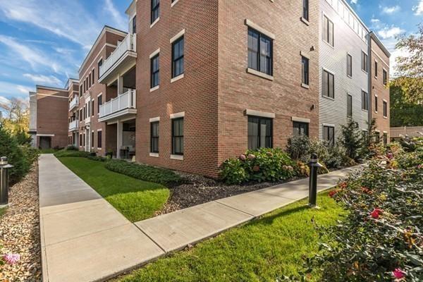 375 Market St, Oak Square