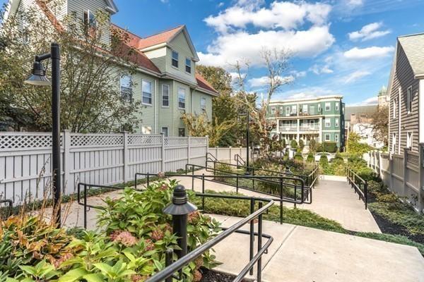 375 Market St, Oak Square