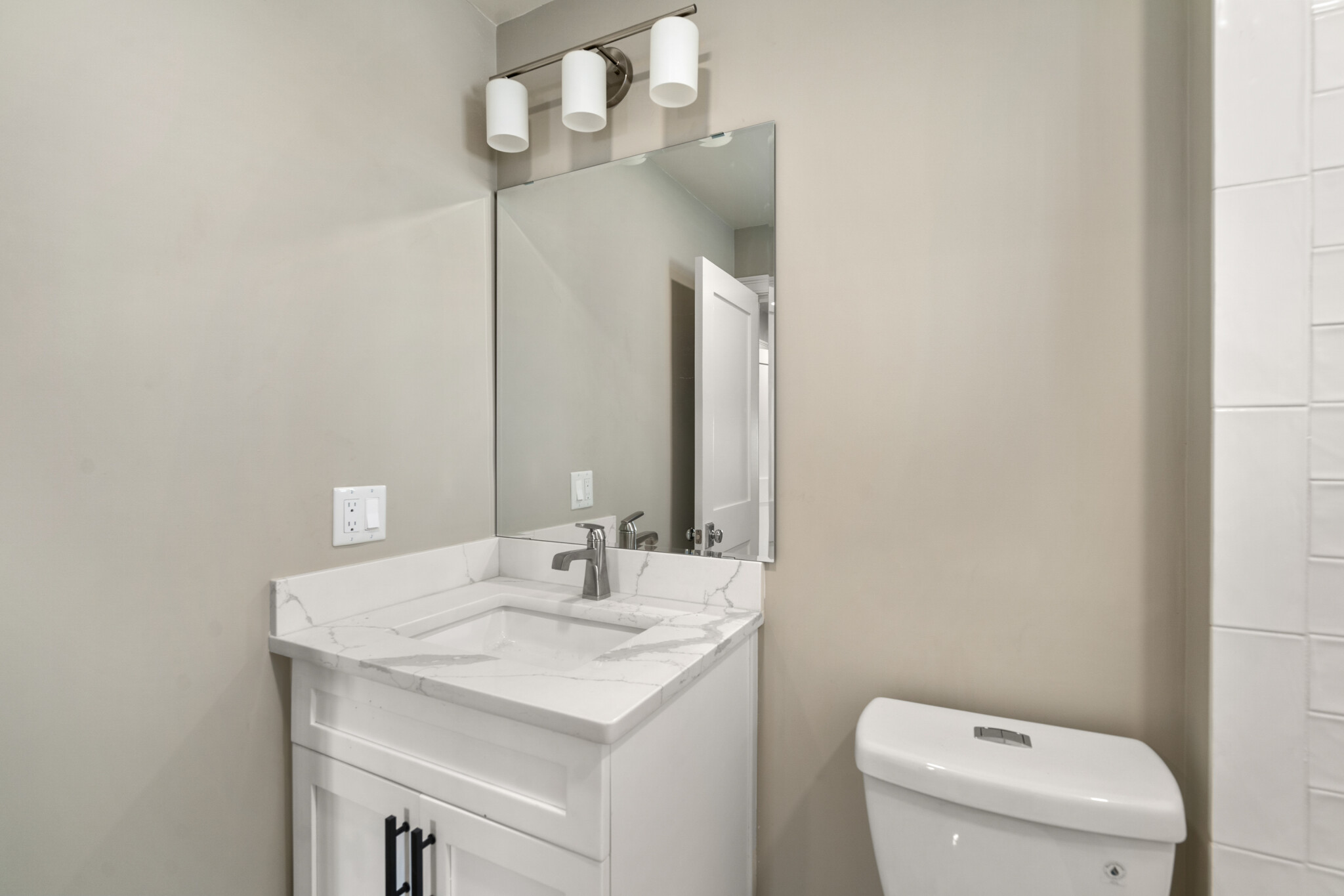 77 Harbor View Ave, Winthrop