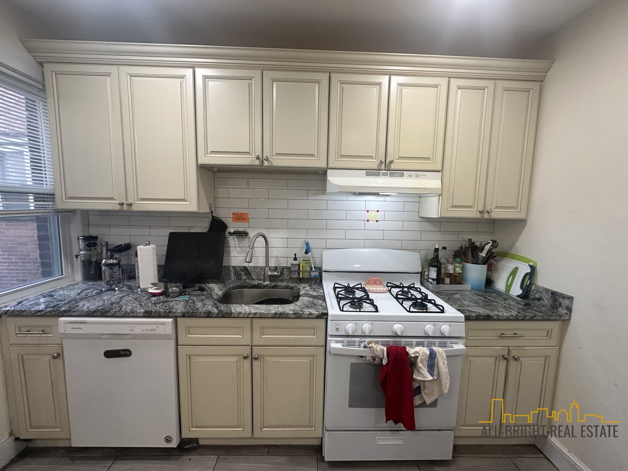 https://ygl-photos.s3.us-west-004.backblazeb2.com/26W67f6a7f384091.jpg