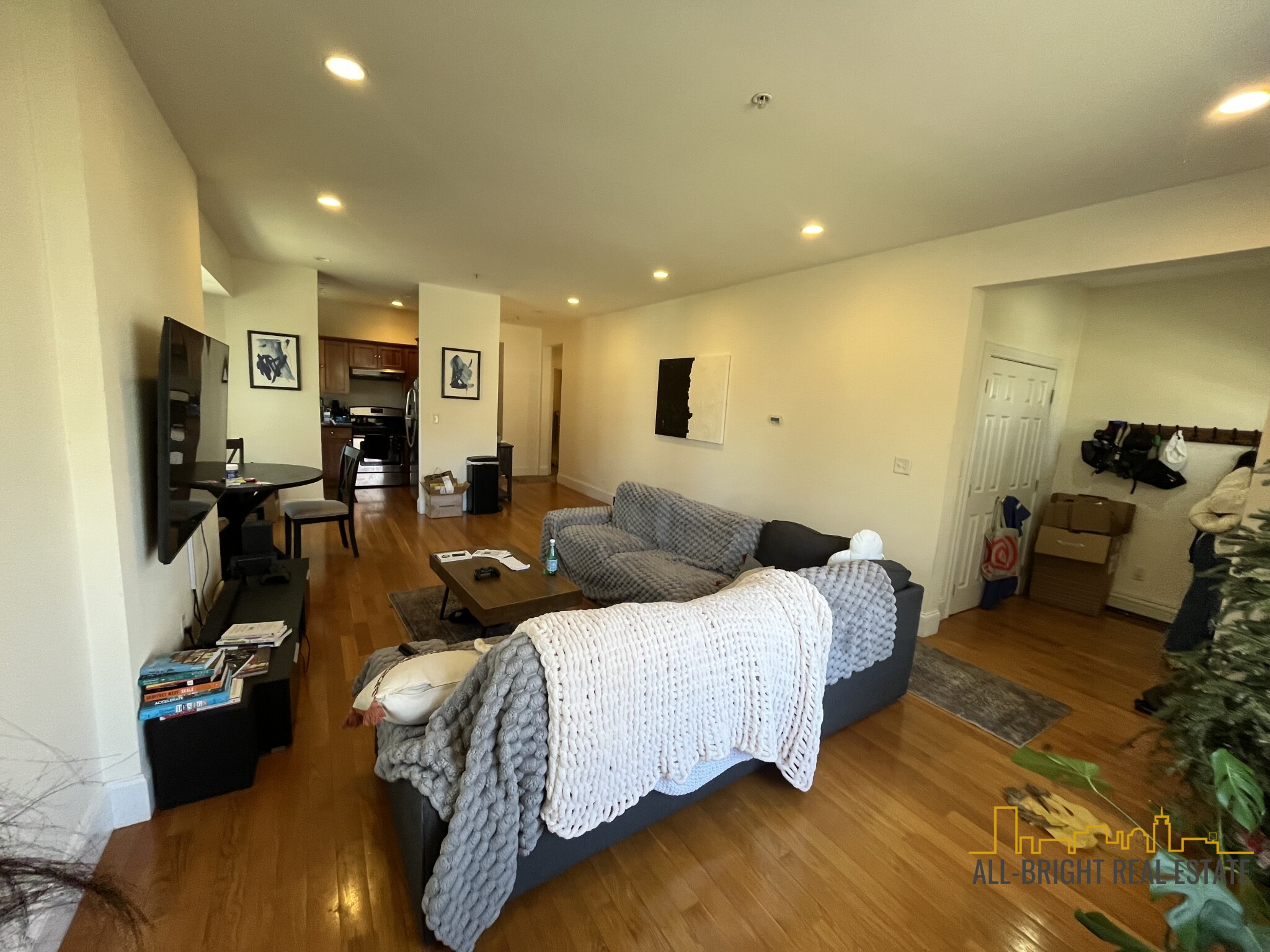 https://ygl-photos.s3.us-west-004.backblazeb2.com/26W6818e69ca41c9.jpg