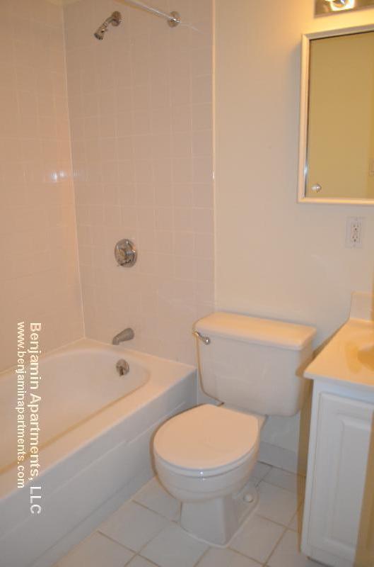 185 Freeman St, North Brookline