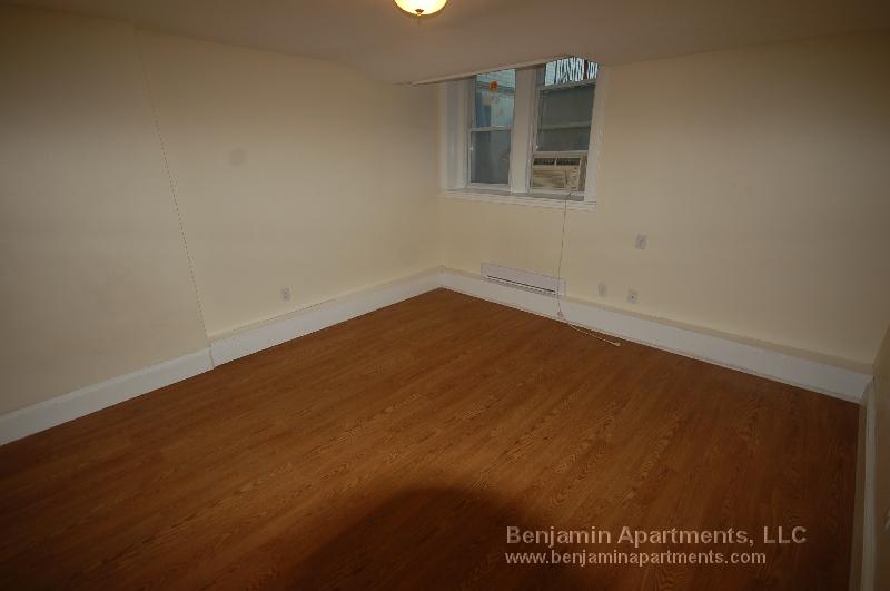 33 Lancaster Ter, Brookline Village