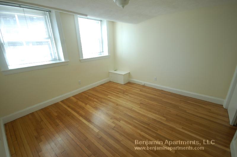 33 Lancaster Ter, Brookline Village